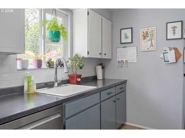 230 RIVER LOOP 2, Eugene, OR 97404