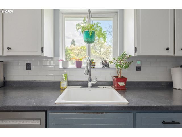 230 RIVER LOOP 2, Eugene, OR 97404