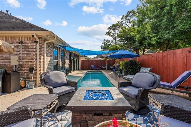 1607 S Primavera Drive, Pearland, TX 77581