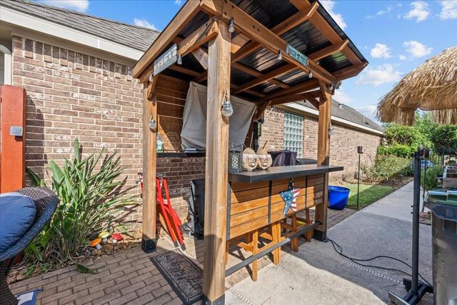 1607 S Primavera Drive, Pearland, TX 77581