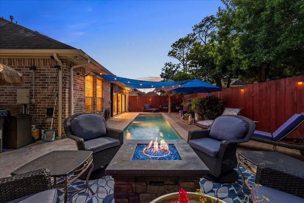 1607 S Primavera Drive, Pearland, TX 77581