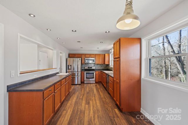 68 Lisam Way, Etowah, NC 28729