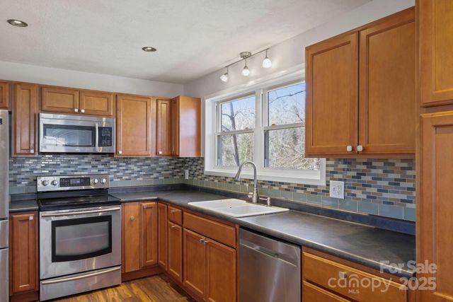 68 Lisam Way, Etowah, NC 28729