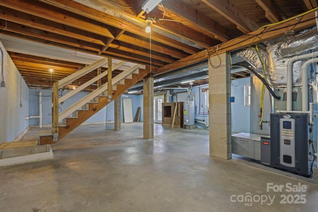 68 Lisam Way, Etowah, NC 28729