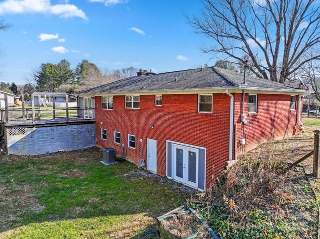 68 Lisam Way, Etowah, NC 28729