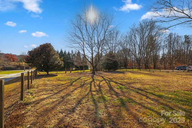 68 Lisam Way, Etowah, NC 28729