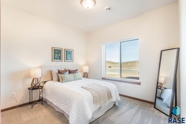 9207 W 43rd St Street, Sioux Falls, SD 57106