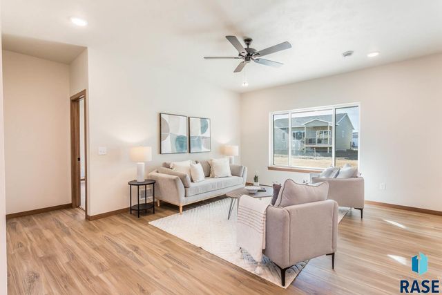 9207 W 43rd St Street, Sioux Falls, SD 57106