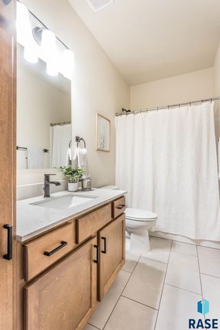 9207 W 43rd St Street, Sioux Falls, SD 57106