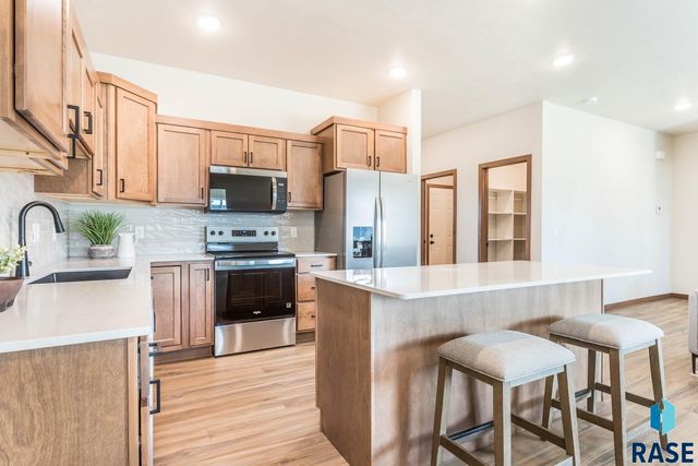 9207 W 43rd St Street, Sioux Falls, SD 57106