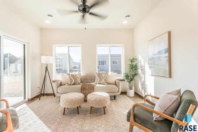 9207 W 43rd St Street, Sioux Falls, SD 57106