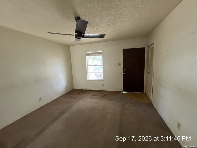 7422 Valley Oak St, Live Oak, TX 78233
