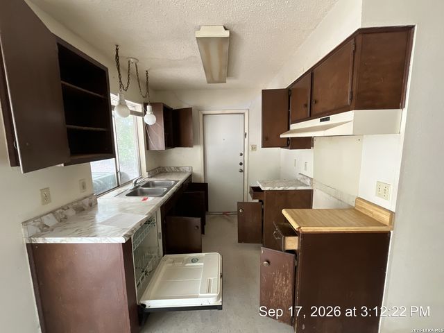 7422 Valley Oak St, Live Oak, TX 78233