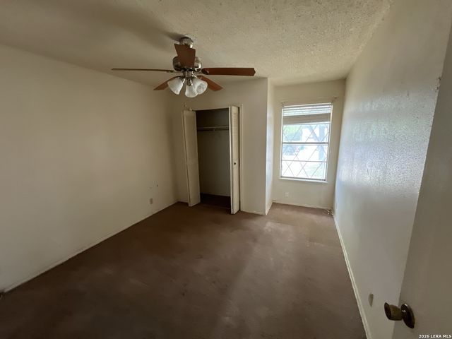 7422 Valley Oak St, Live Oak, TX 78233