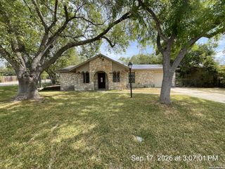 7422 Valley Oak St, Live Oak, TX 78233