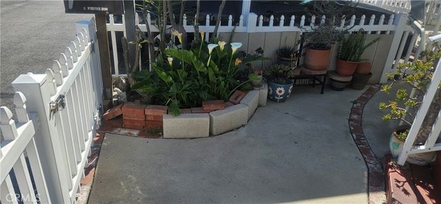 4 Oxford Way, Northridge, CA 91324
