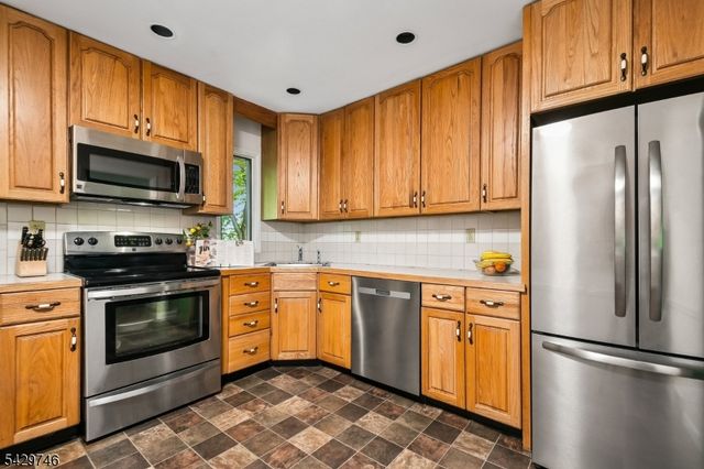 200 Pleasant Plains Rd, Long Hill Twp., NJ 07980