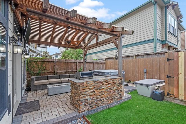 5825 Petty Street, Houston, TX 77007