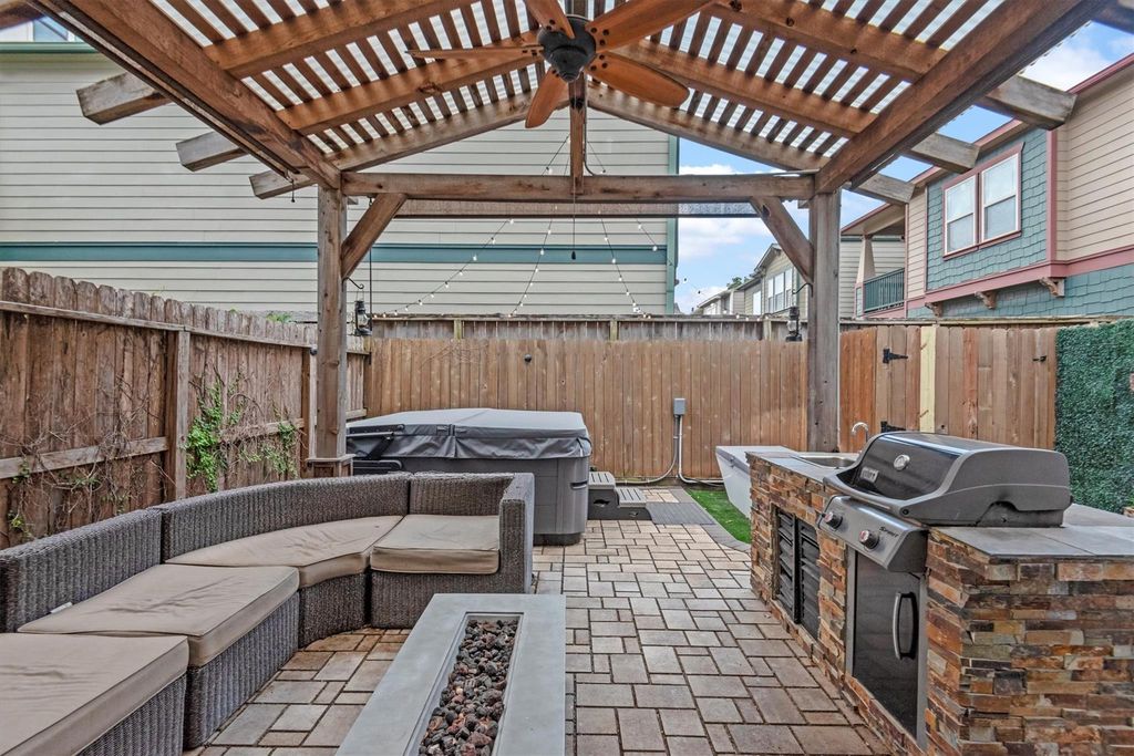 5825 Petty Street, Houston, TX 77007