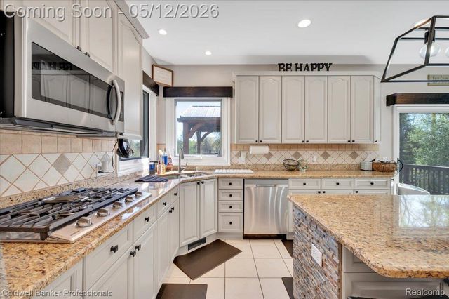 1445 Wood Trail, Oxford Charter Township, MI 48371