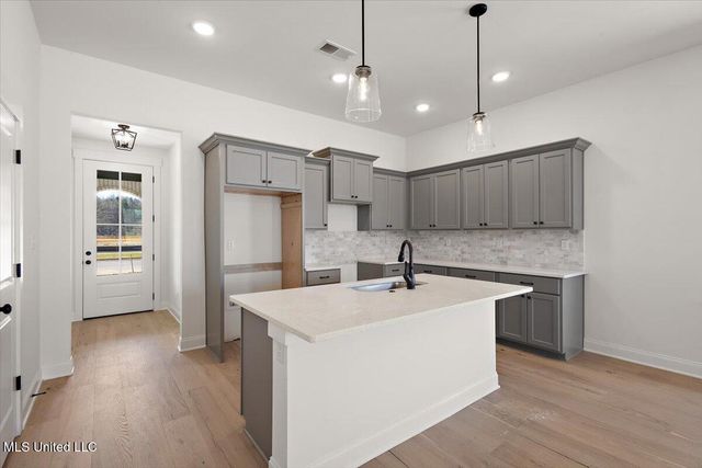 517 Sunflower Street, Nesbit, MS 38651
