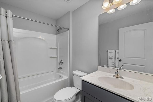 17129 Centaur Station Drive, Wildwood, MO 63040