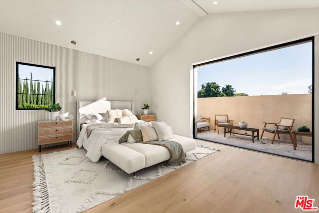 11746 La Maida Street, Valley Village, CA 91607