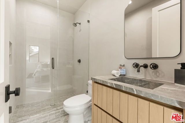 11746 La Maida Street, Valley Village, CA 91607