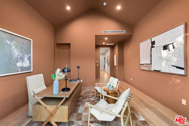 11746 La Maida Street, Valley Village, CA 91607