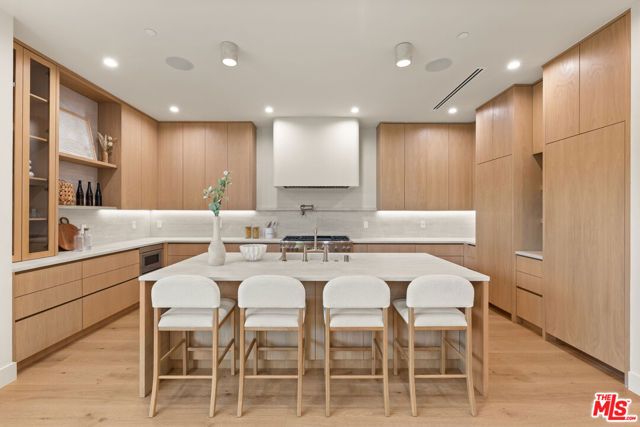 11746 La Maida Street, Valley Village, CA 91607