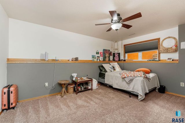 4916 E Fernwood Dr, Sioux Falls, SD 57110