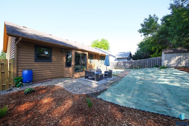 4916 E Fernwood Dr, Sioux Falls, SD 57110
