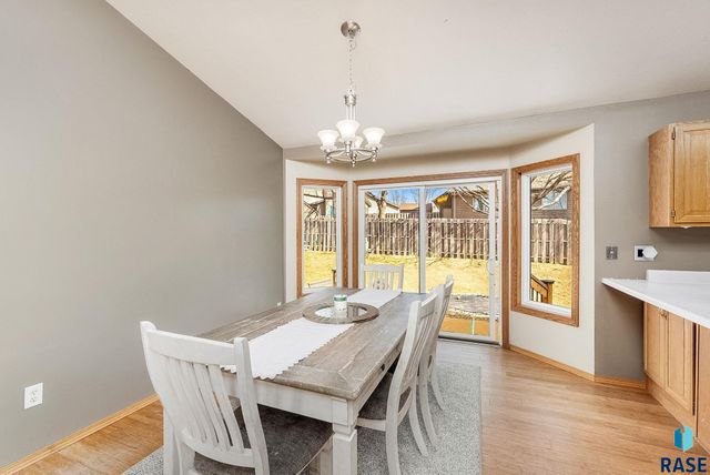 4916 E Fernwood Dr, Sioux Falls, SD 57110