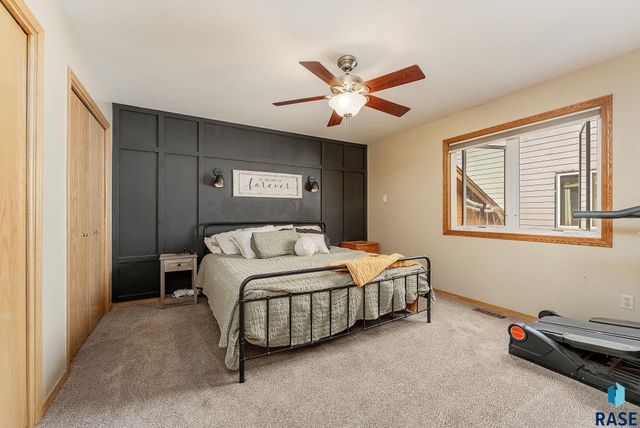4916 E Fernwood Dr, Sioux Falls, SD 57110