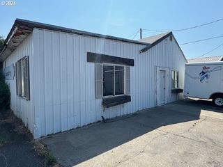 1605 N CHERRY St, La Grande, OR 97850