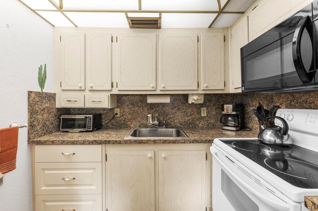 266 Ventnor S, Deerfield Beach, FL 33442