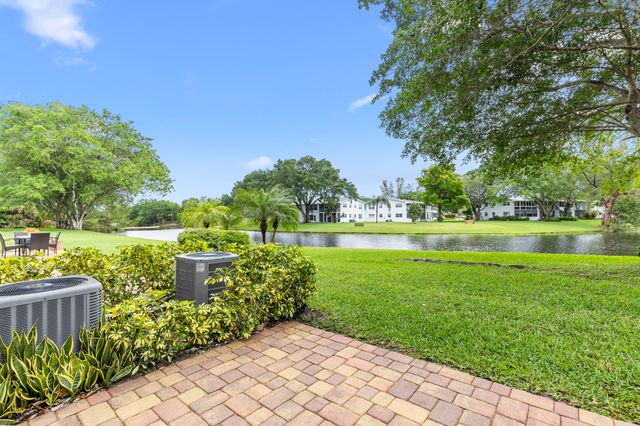 266 Ventnor S, Deerfield Beach, FL 33442