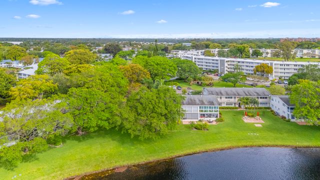 266 Ventnor S, Deerfield Beach, FL 33442