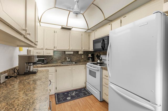 266 Ventnor S, Deerfield Beach, FL 33442