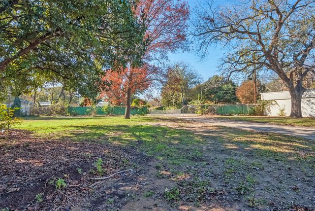 3505 W Lawther Drive, Dallas, TX 75214