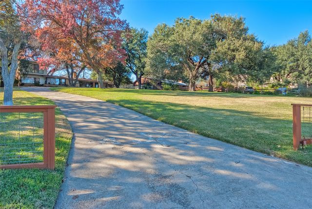 3505 W Lawther Drive, Dallas, TX 75214