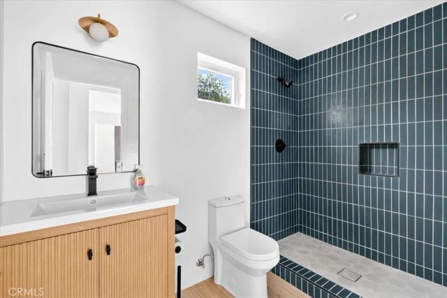 270 11th 1, Upland, CA 91786