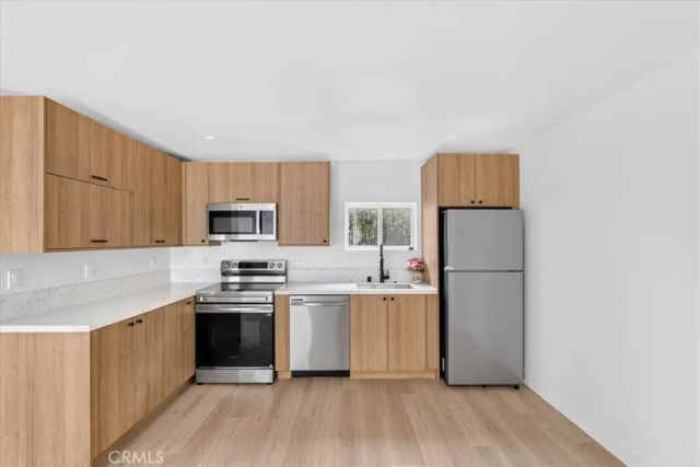270 11th 1, Upland, CA 91786