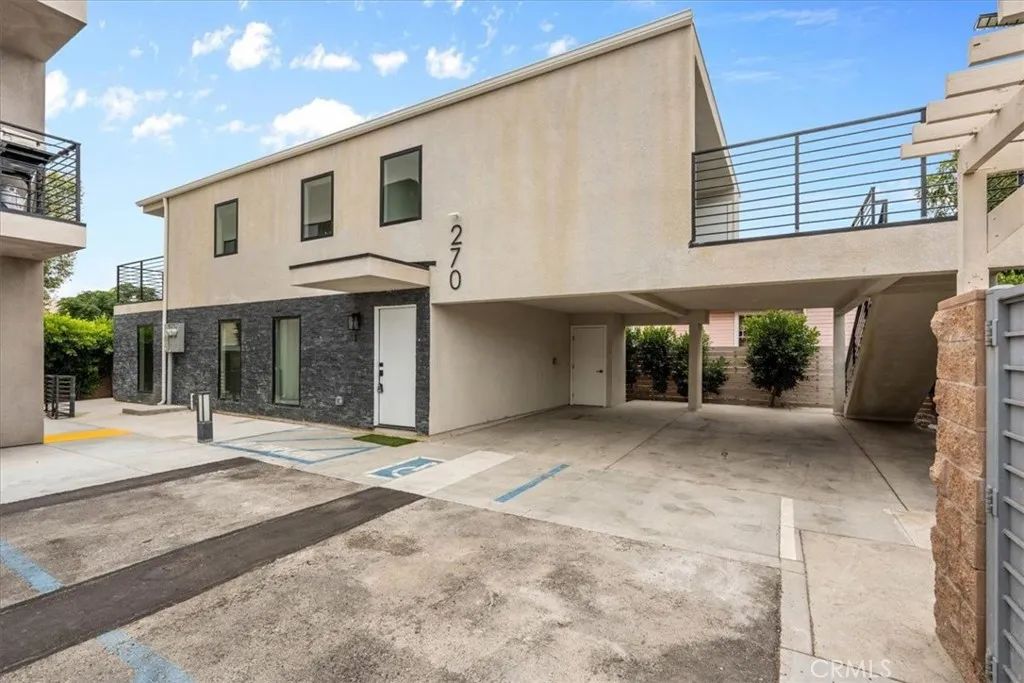 270 11th 1, Upland, CA 91786
