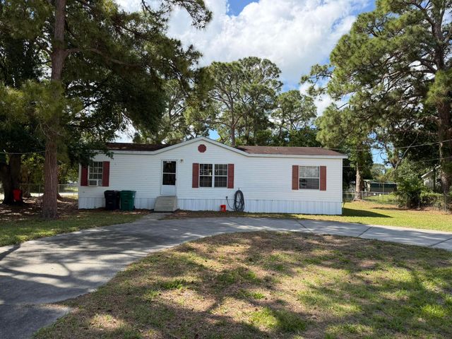 5924 NE 4th Lane, Okeechobee, FL 34974