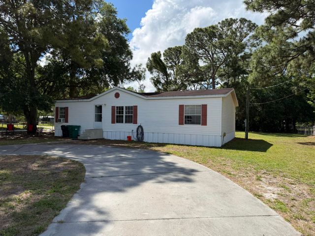 5924 NE 4th Lane, Okeechobee, FL 34974