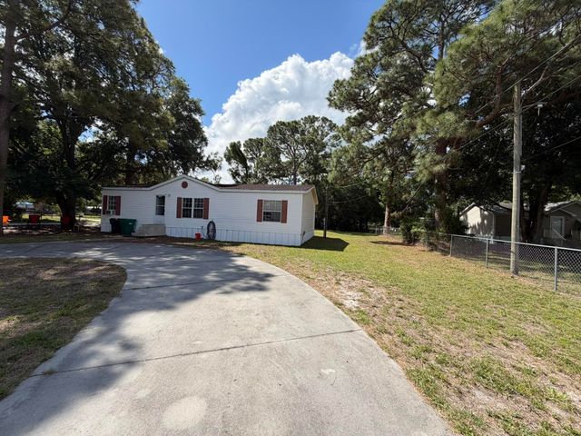 5924 NE 4th Lane, Okeechobee, FL 34974