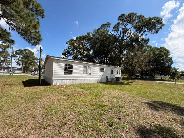 5924 NE 4th Lane, Okeechobee, FL 34974