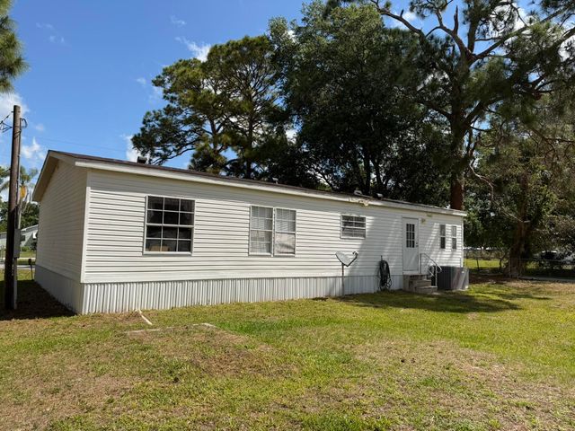 5924 NE 4th Lane, Okeechobee, FL 34974