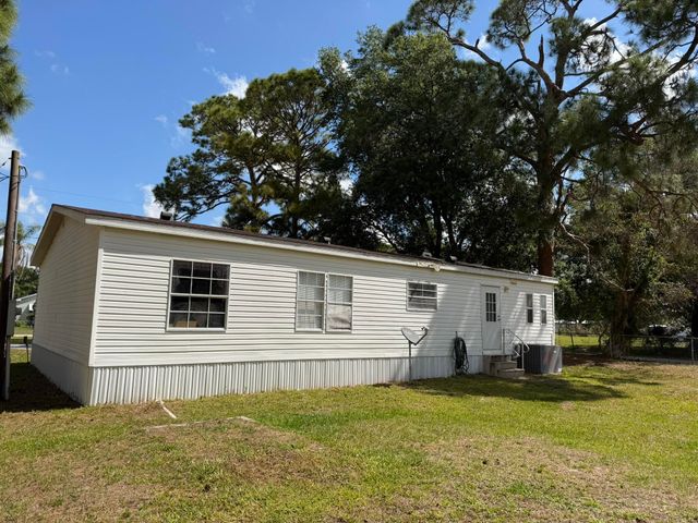 5924 NE 4th Lane, Okeechobee, FL 34974